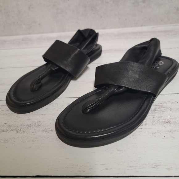 Black Thong Sandals with Textured Footbed - Picture 1 of 3
